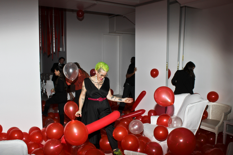 Illustration for article titled GAWKER MEDIA : A HOLIDAY PARTY